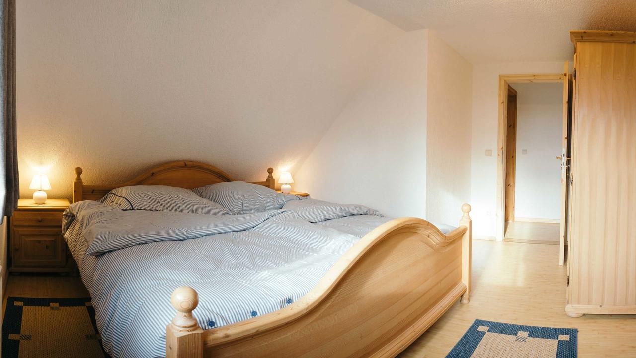 Und -wohnung Unterm Reetdach In Woorke *