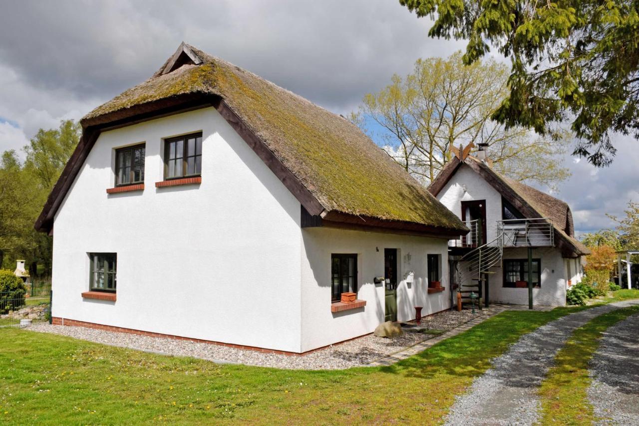 Ferienhaus Und -wohnung Unterm Reetdach In Woorke